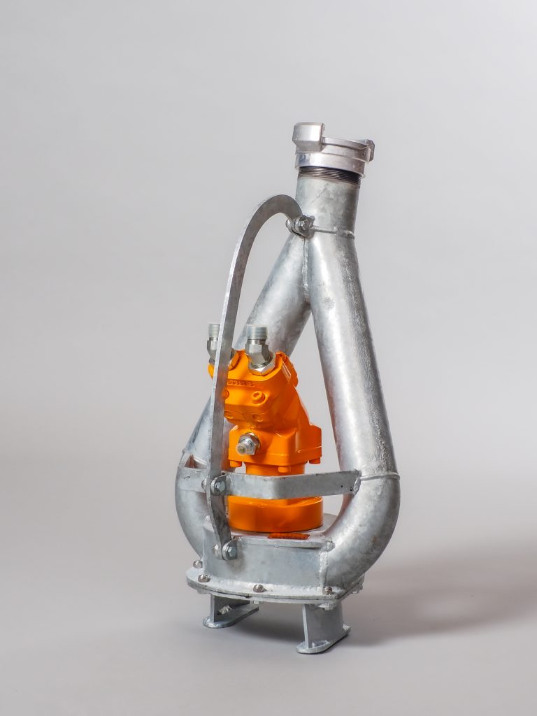 Reini-1S hydraulic submersible pump with piston drive delivering up to 3000 l/min and elevated discharge pressure for versatile fluid transfer tasks.